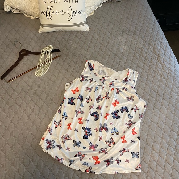 Butterfly blouse for spring or summer. Would pair nicely with a cardigan. - Picture 1 of 3
